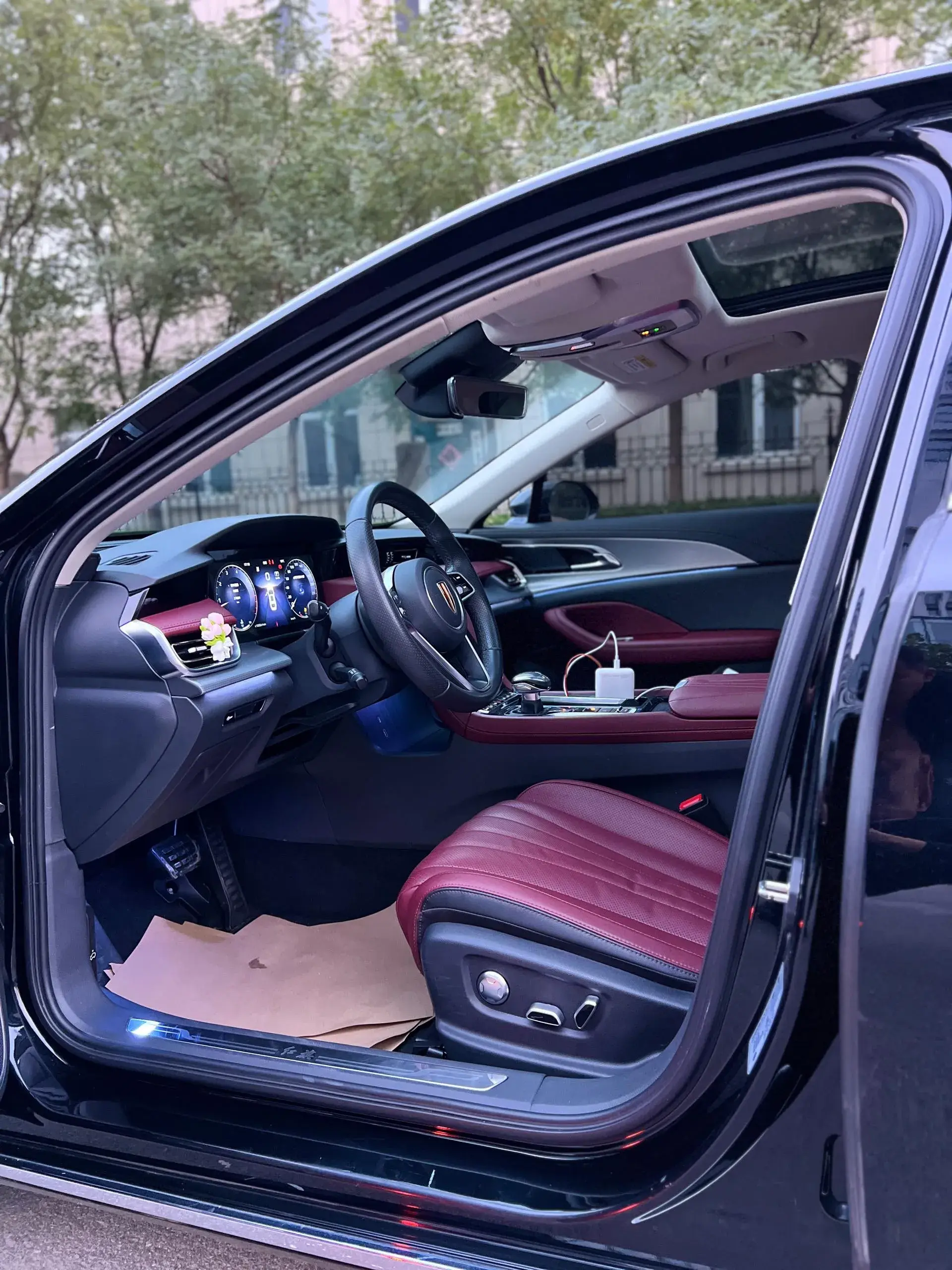 2024 HONGQI H5 thumbnail 4