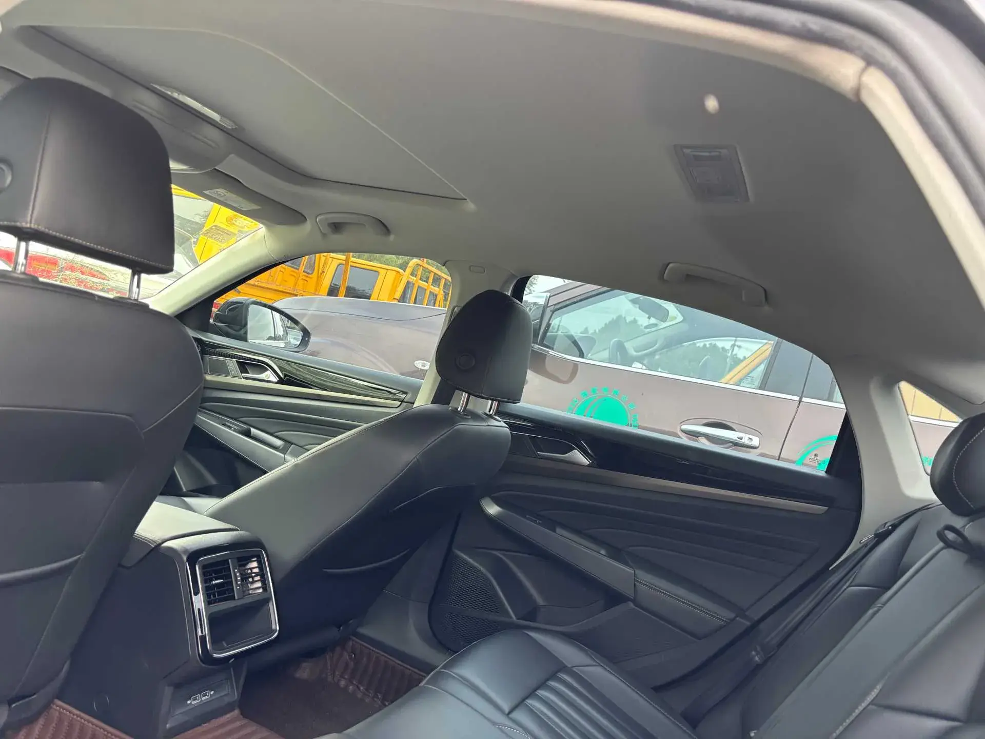 2019 VOLKSWAGEN PASSAT thumbnail 2