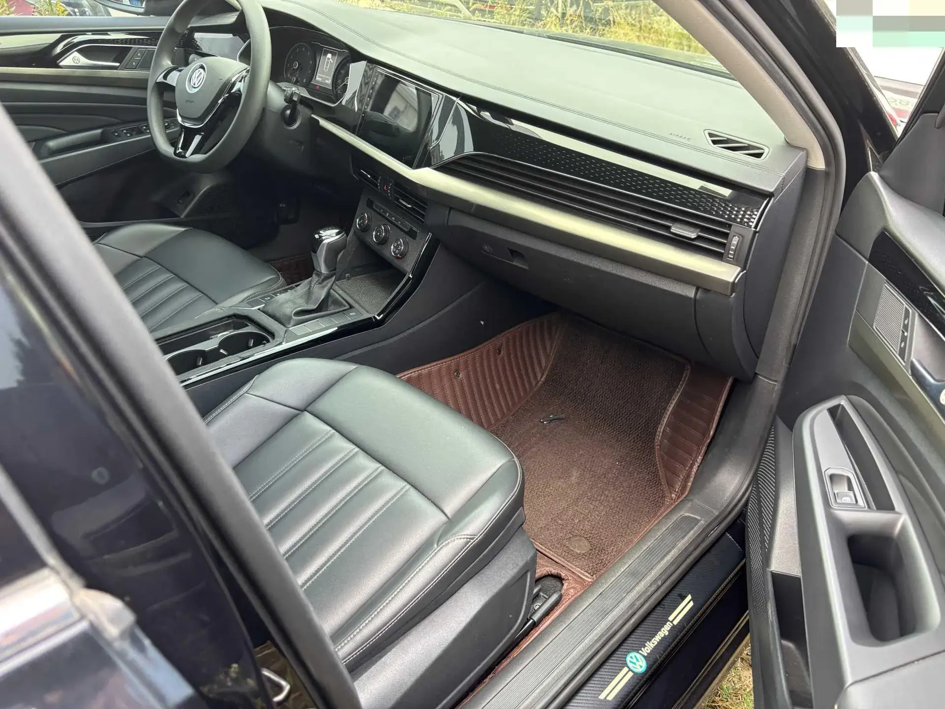 2019 VOLKSWAGEN PASSAT thumbnail 3