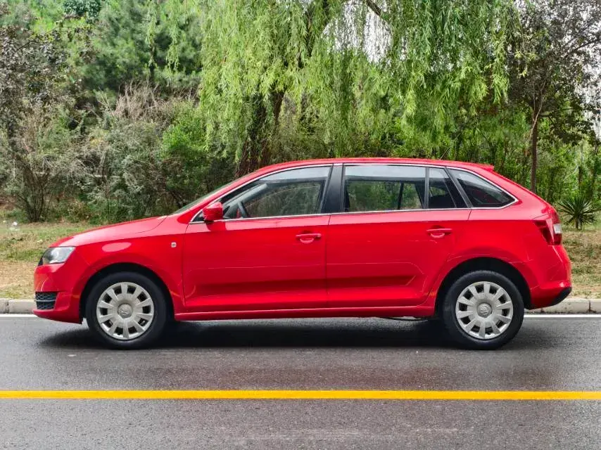 2016 SKODA RAPID thumbnail 3