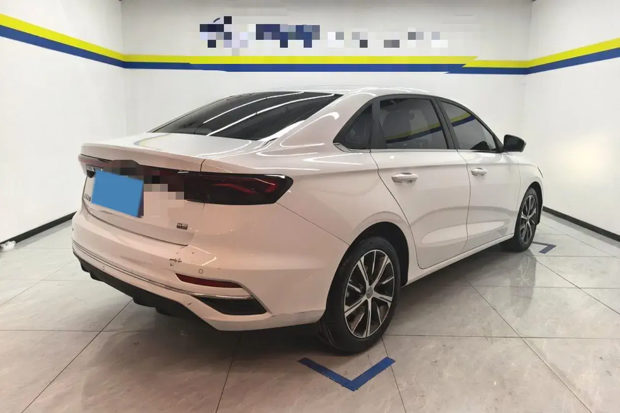 2022 GEELY EMGRAND thumbnail 2