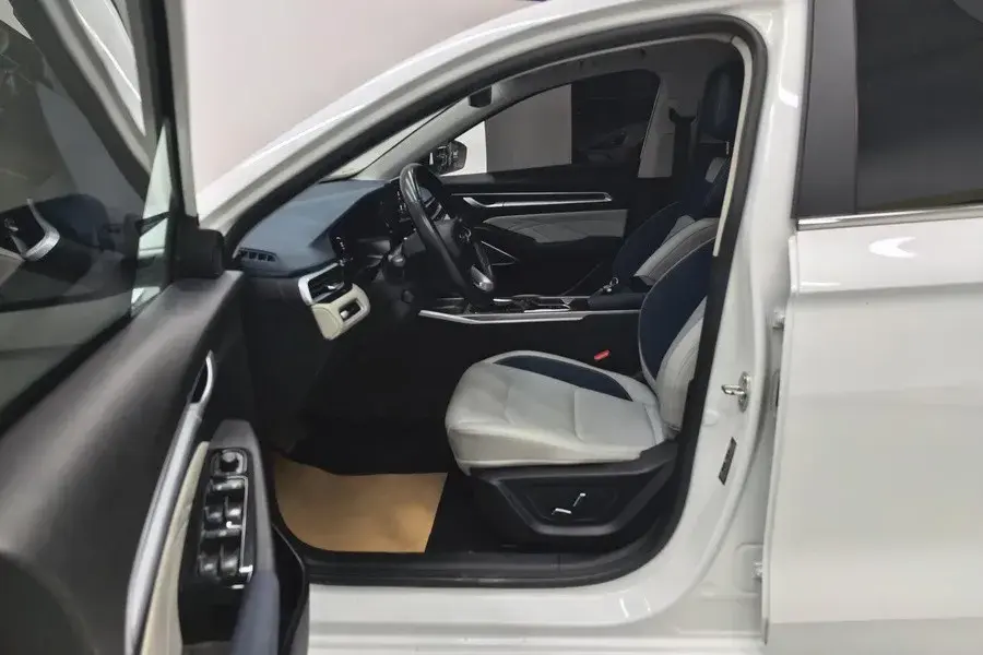 2022 GEELY EMGRAND thumbnail 4