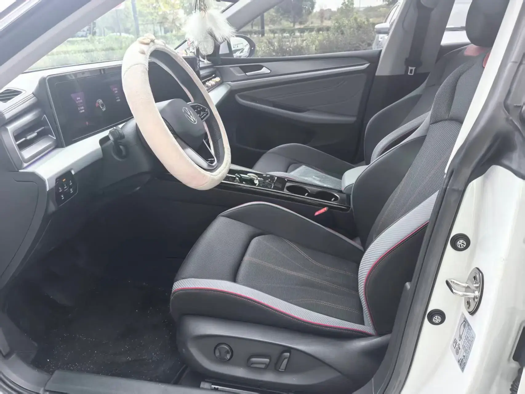 2024 VOLKSWAGEN LAMANDO thumbnail 4