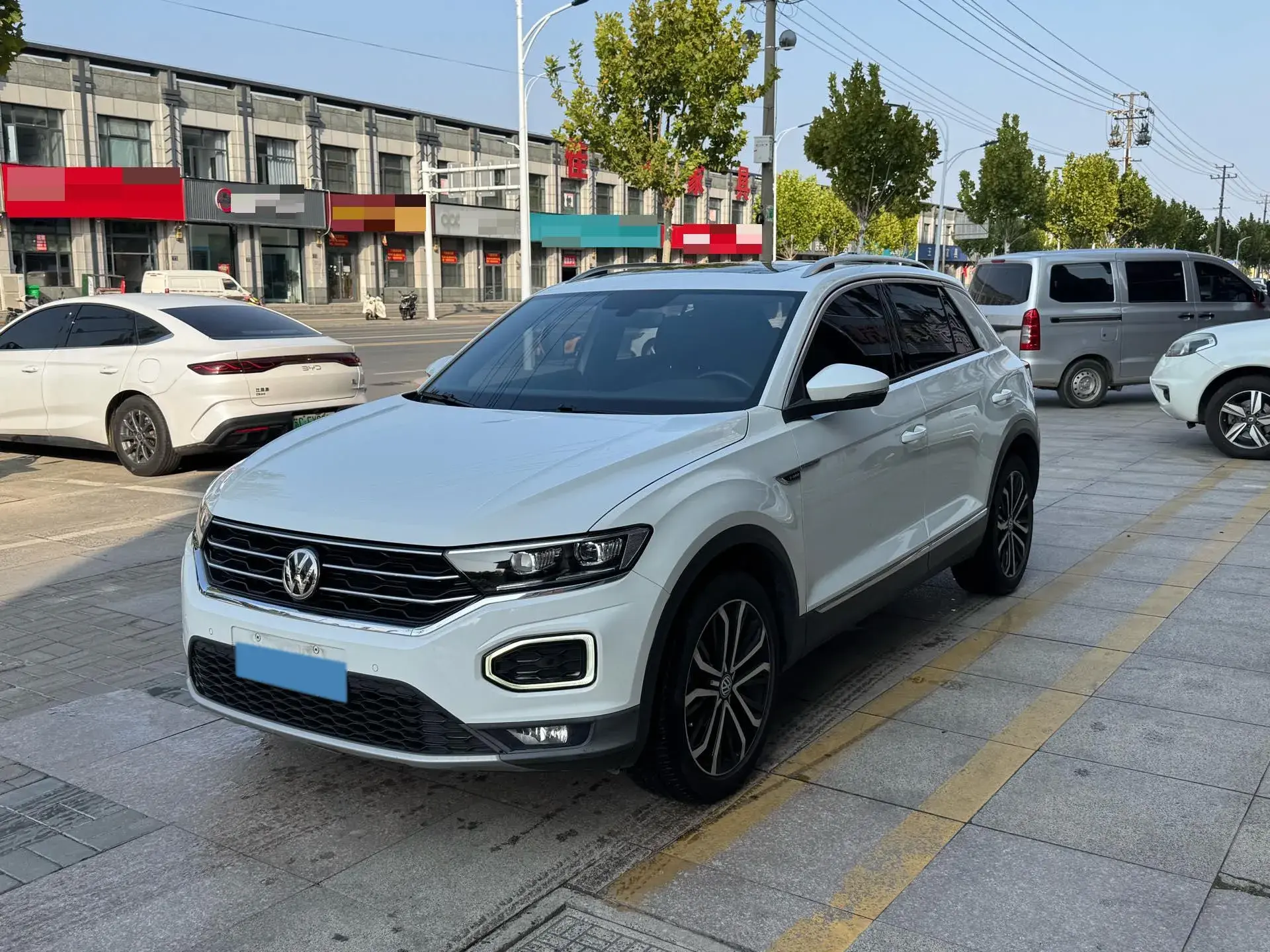 2019 VOLKSWAGEN T-ROC view 1