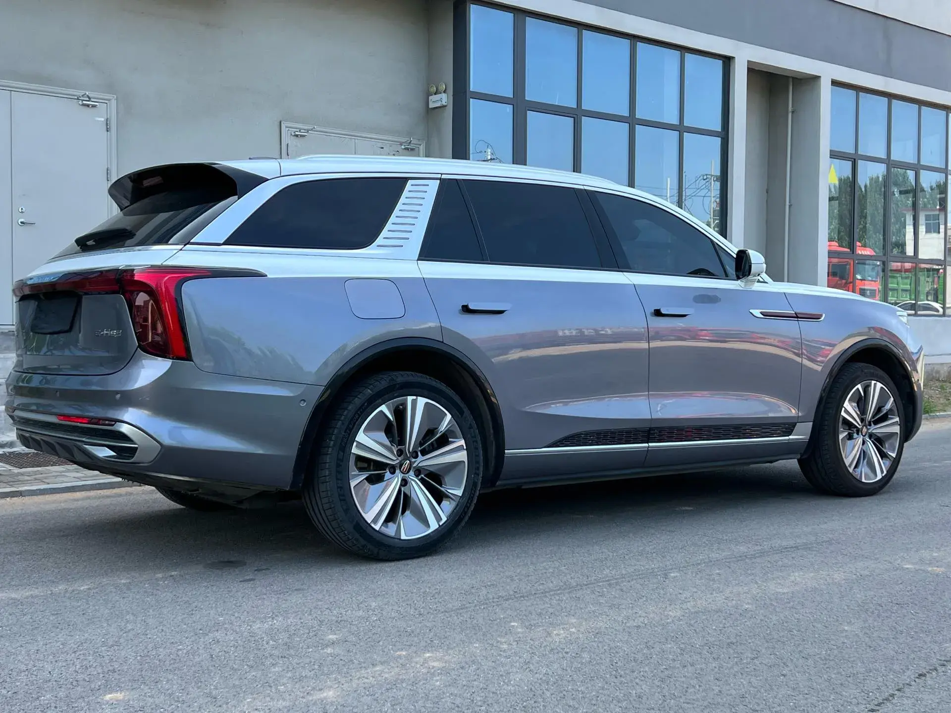 2021 HONGQI E-HS9 thumbnail 3