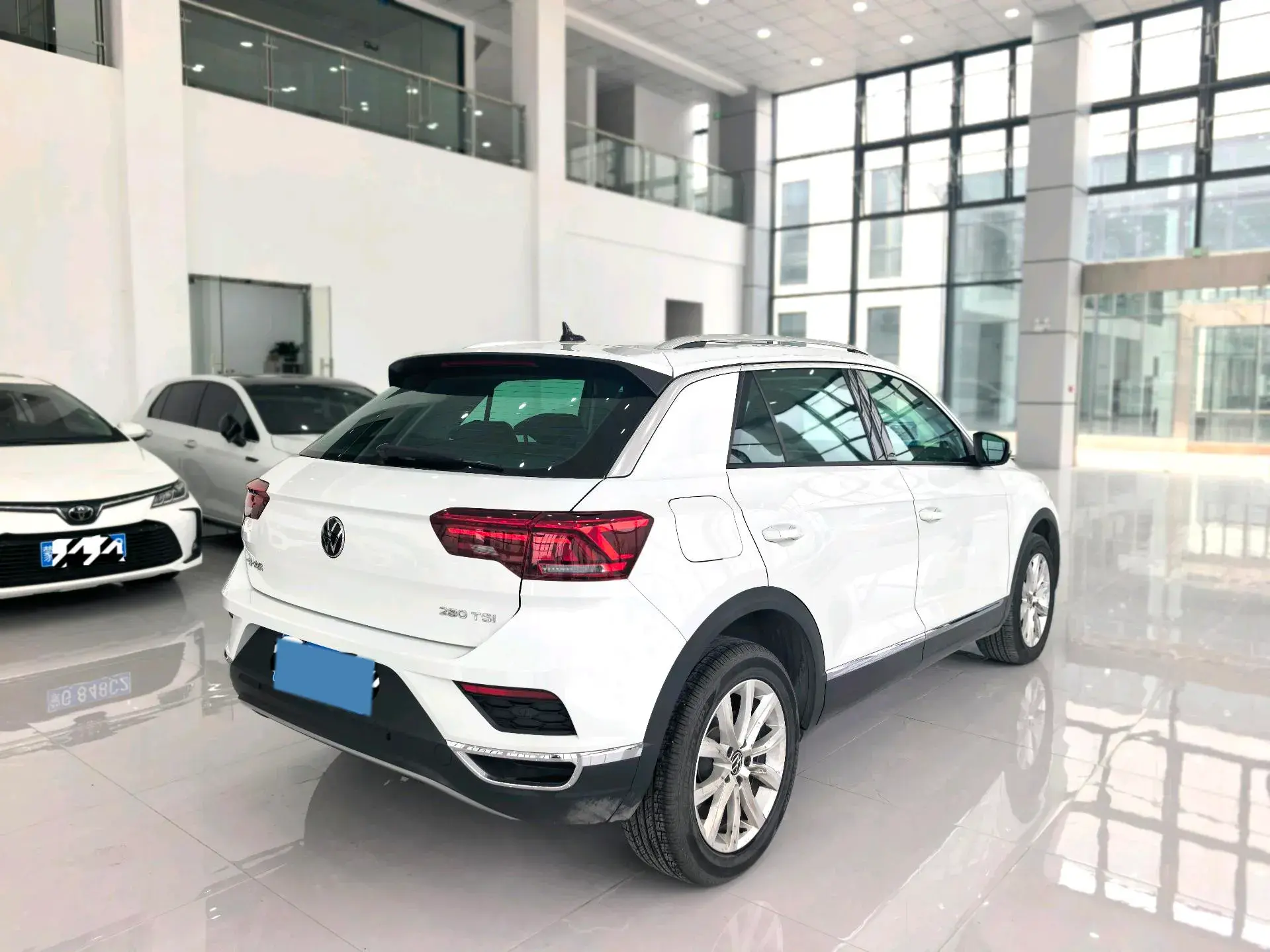 2022 VOLKSWAGEN T-ROC thumbnail 4