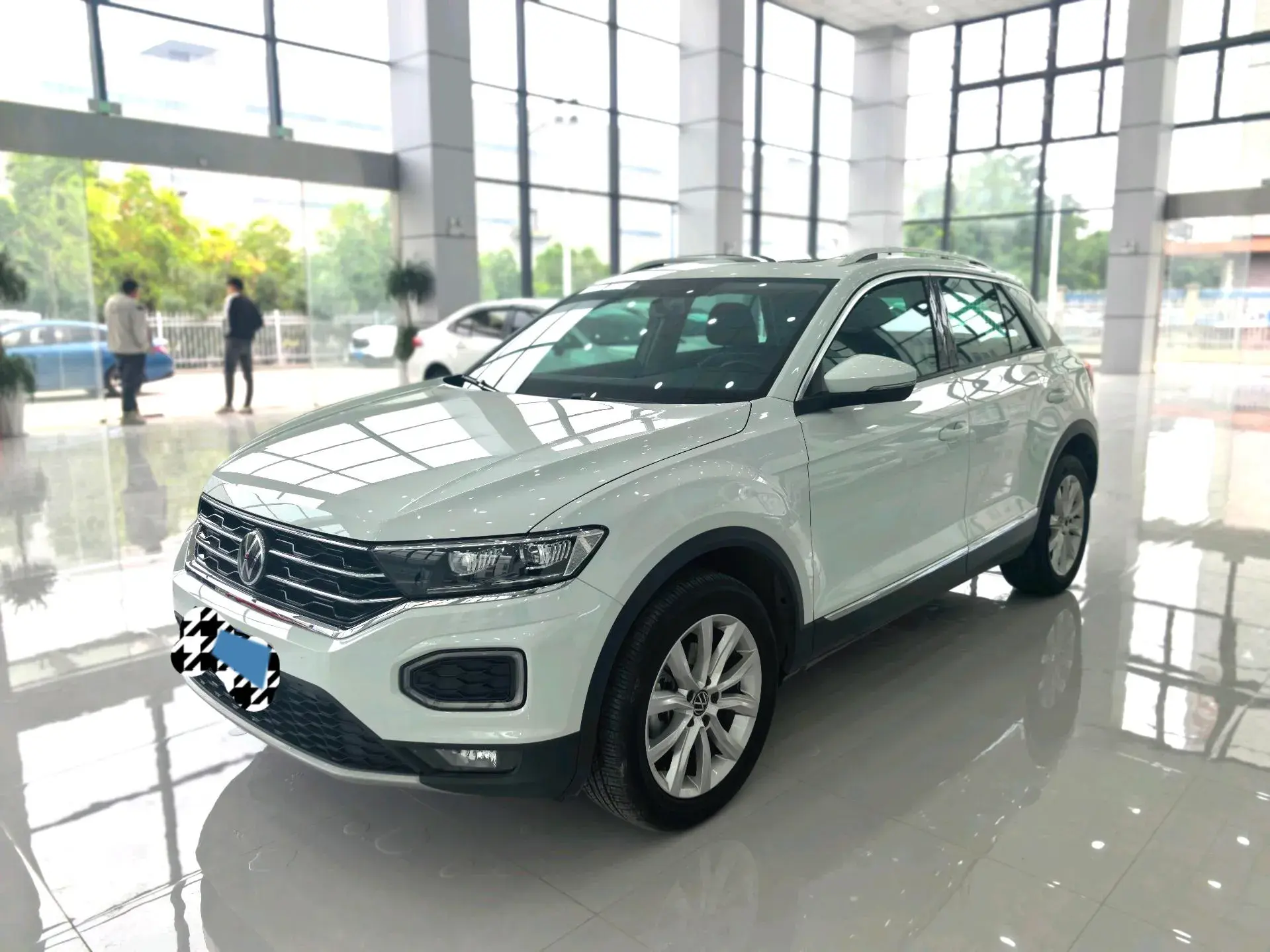 2022 VOLKSWAGEN T-ROC view 1