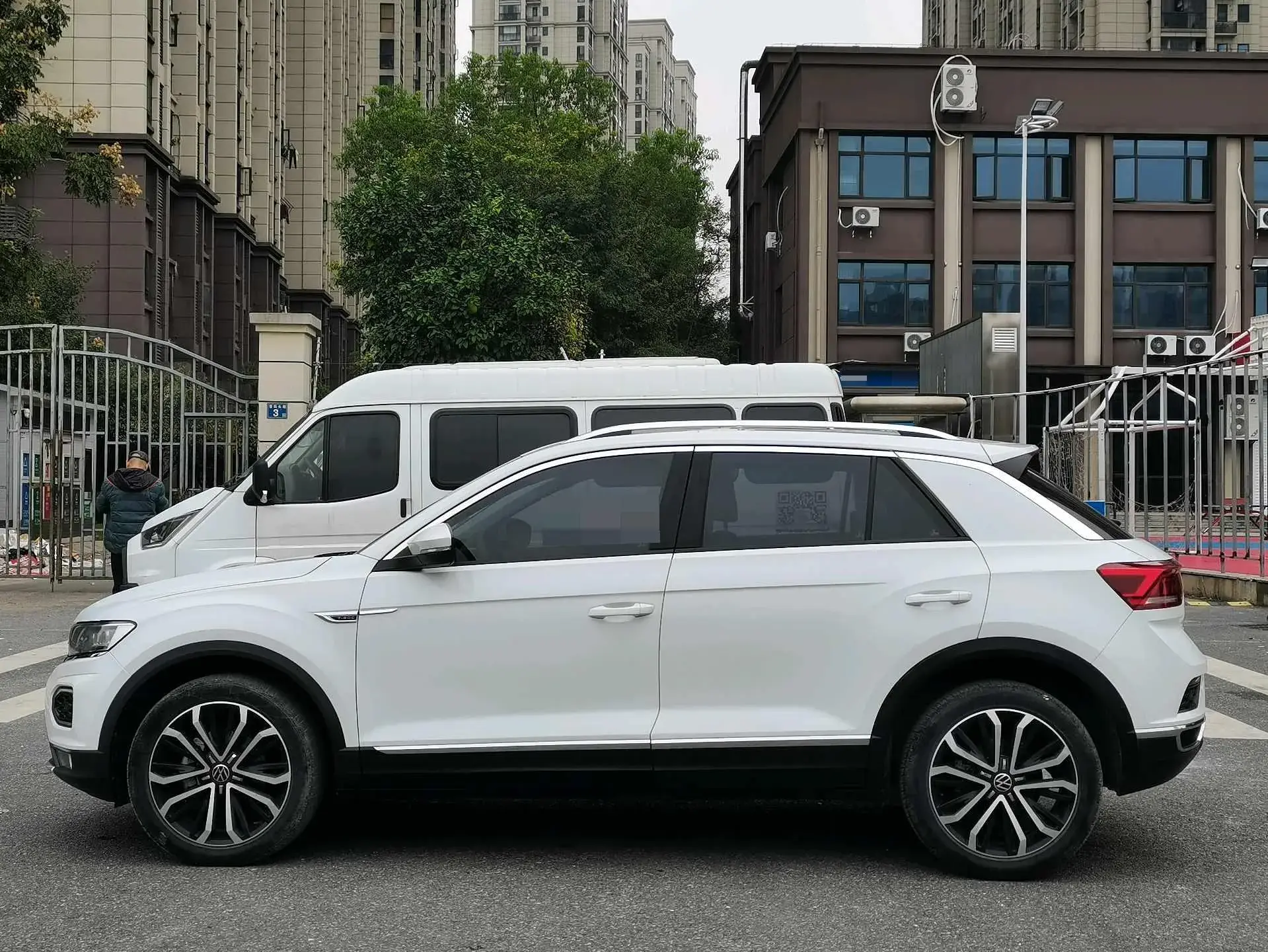 2022 VOLKSWAGEN T-ROC thumbnail 4