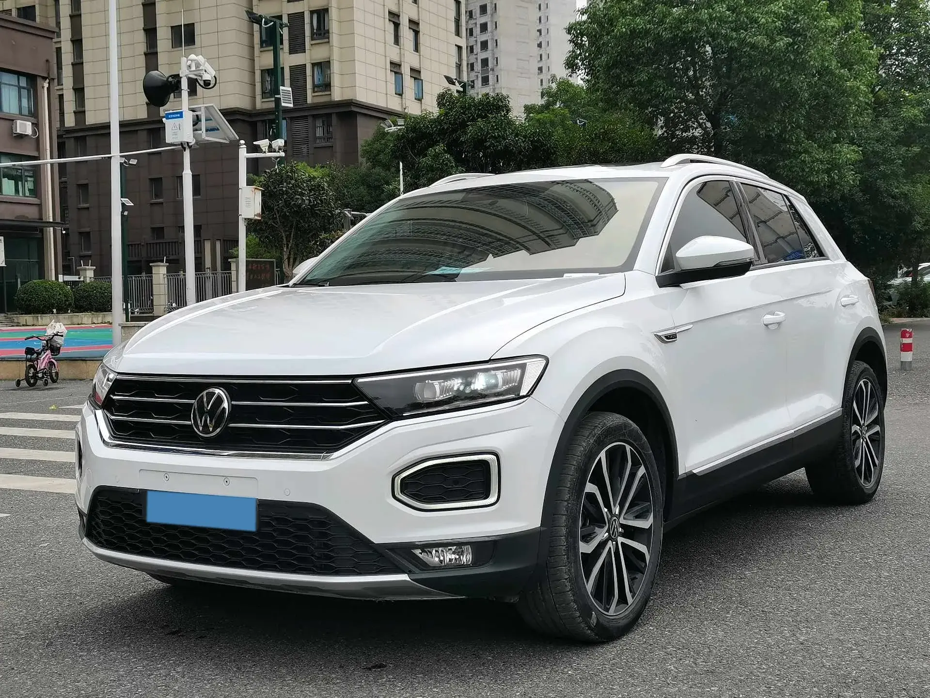 2022 VOLKSWAGEN T-ROC view 1