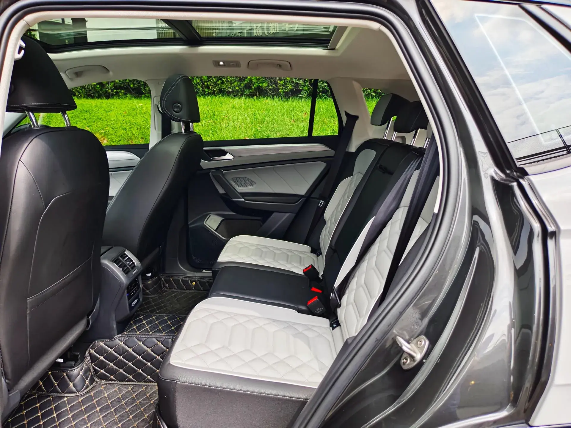 2024 VOLKSWAGEN TAYRON thumbnail 4