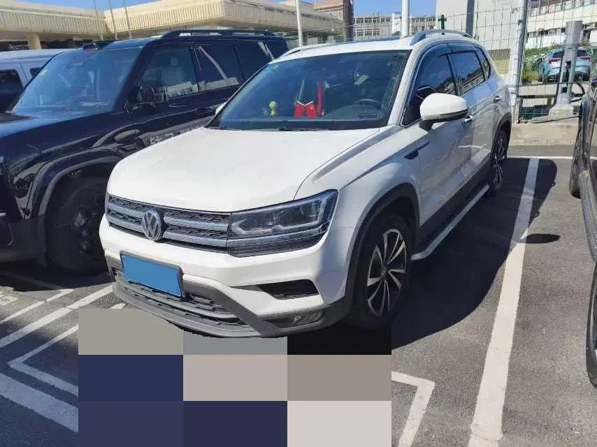 2019 VOLKSWAGEN THARU view 1