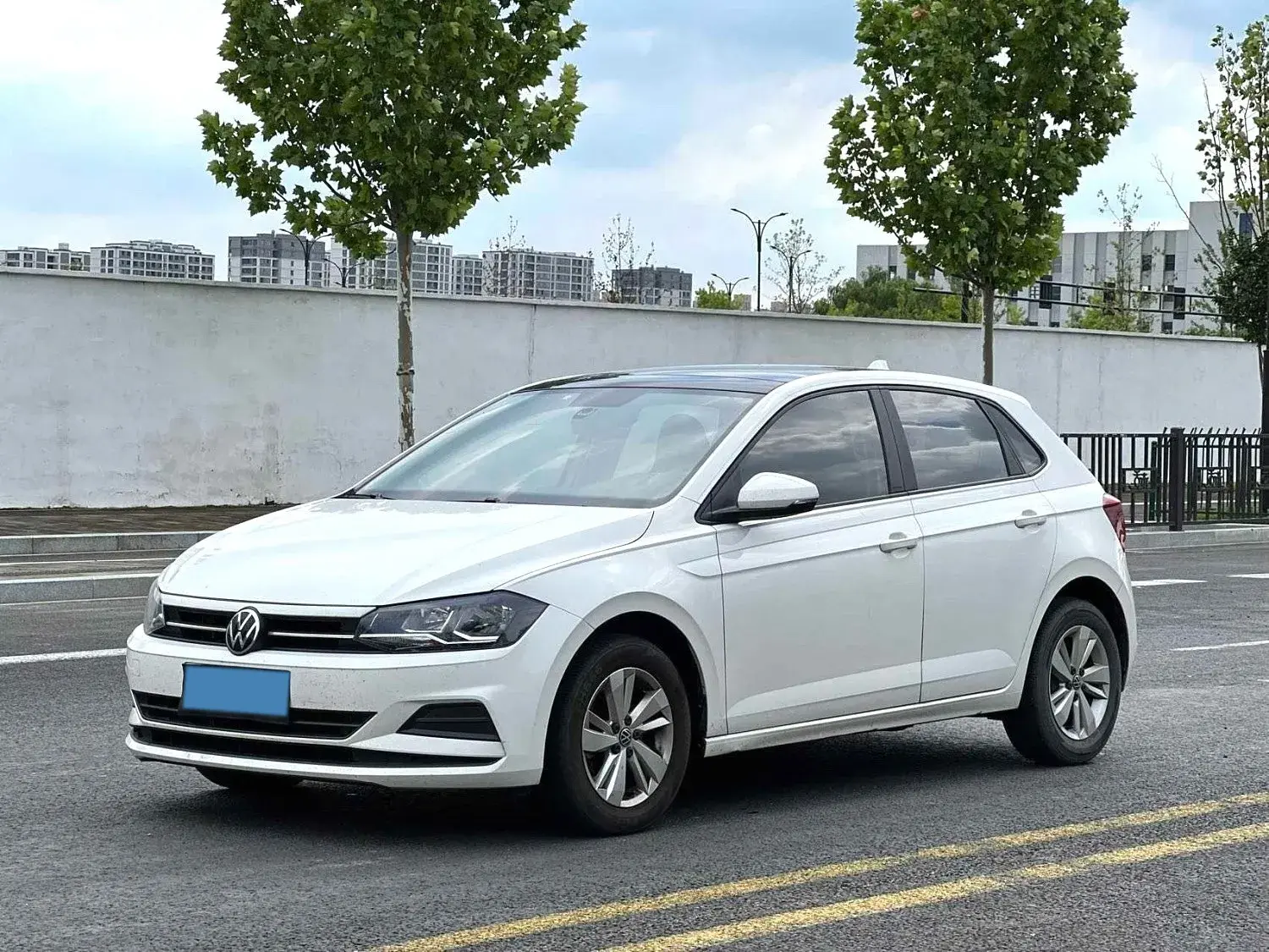 2022 VOLKSWAGEN POLO view 1