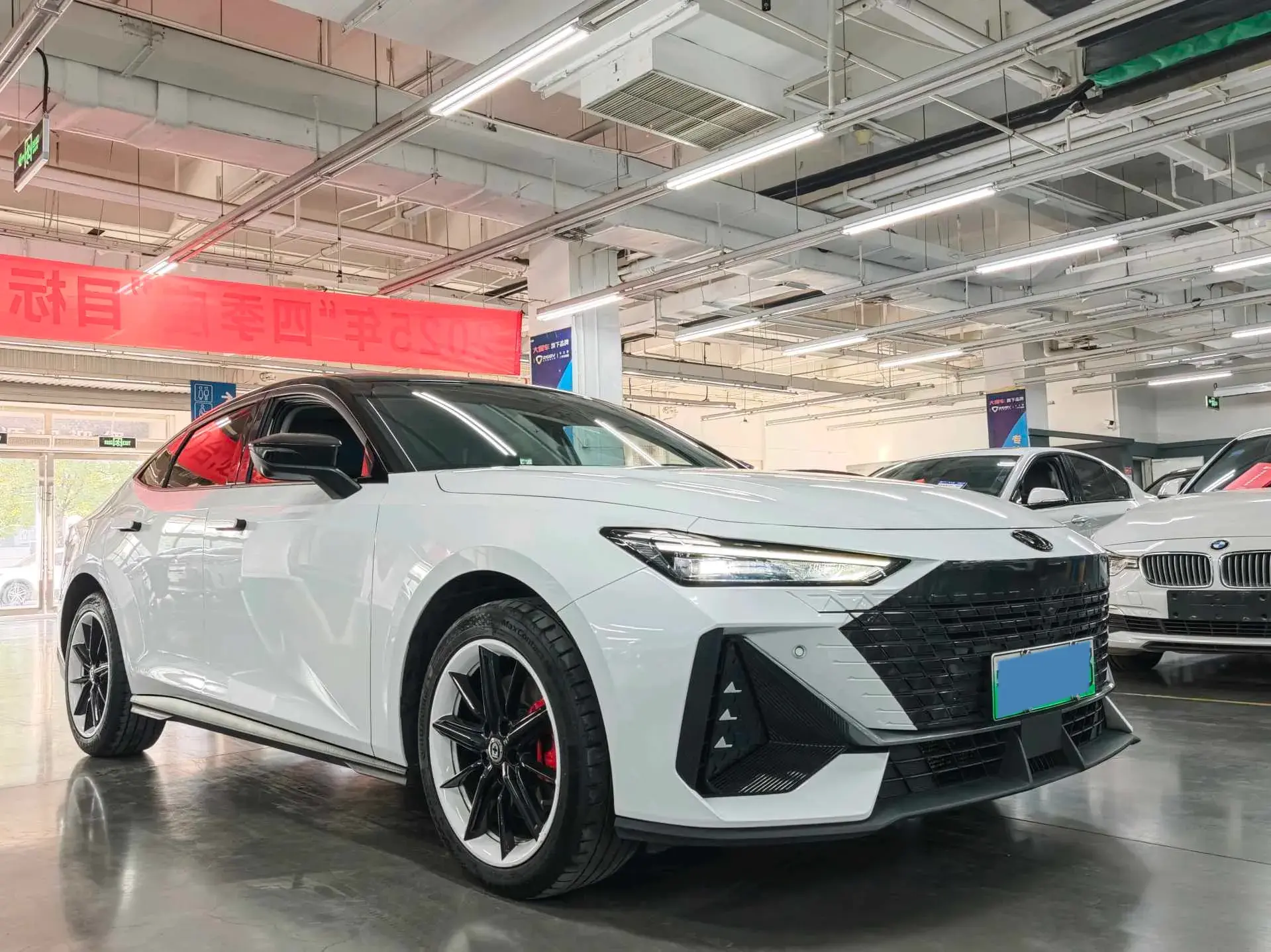 2023 CHANGAN UNI-V thumbnail 3