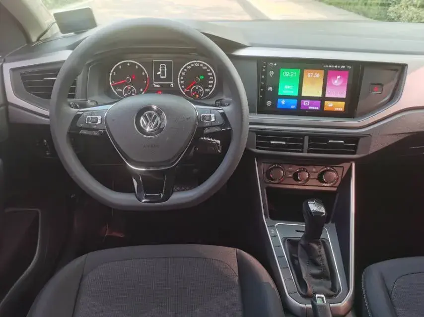 2019 VOLKSWAGEN POLO thumbnail 4
