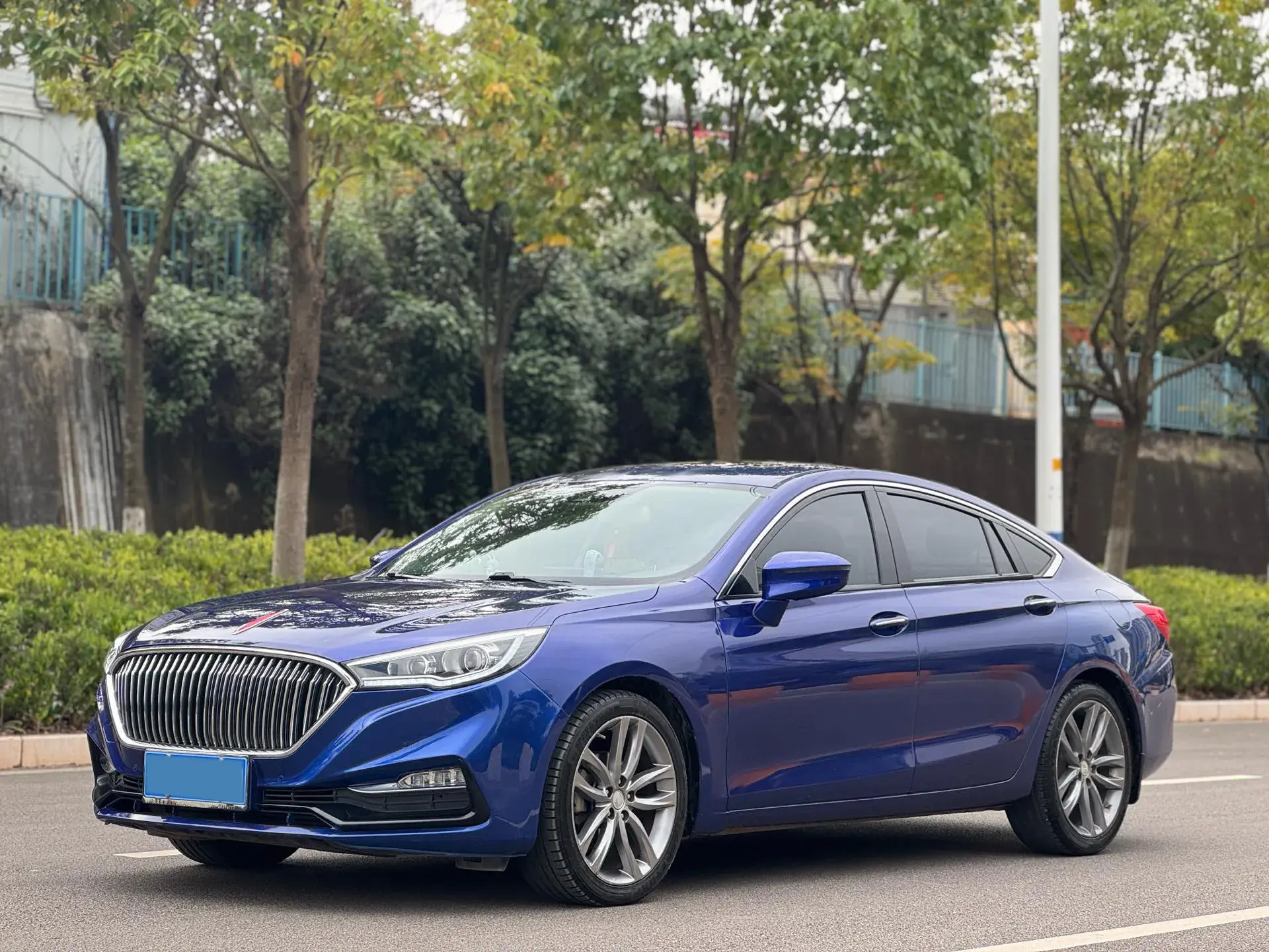 2018 HONGQI H5 view 1