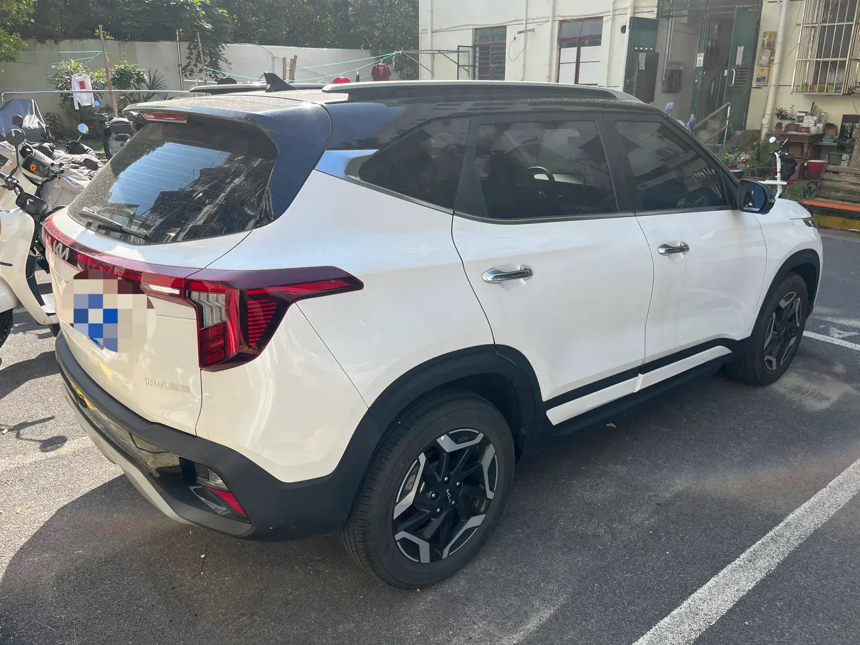 2023 KIA SELTOS thumbnail 4