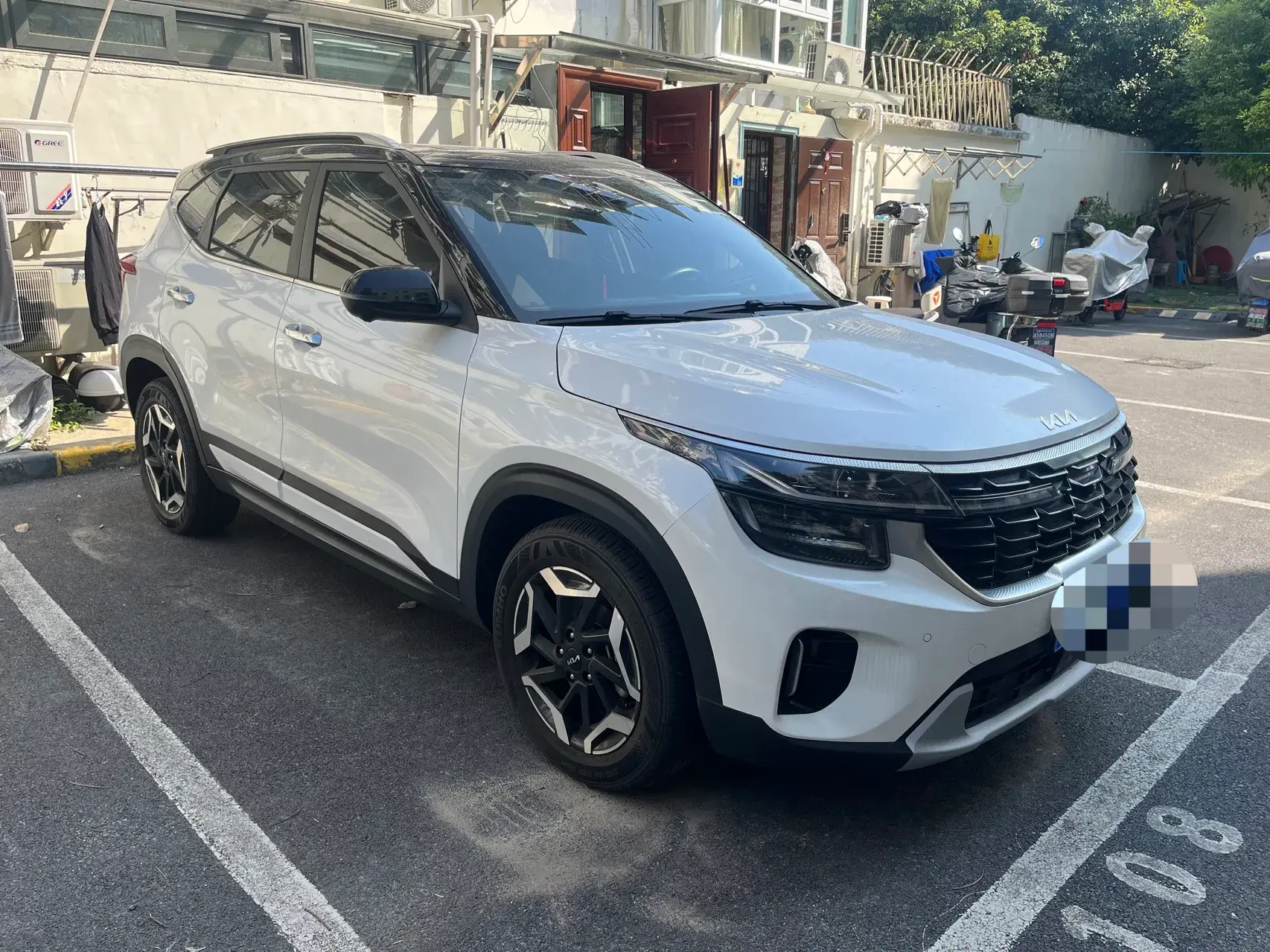 2023 KIA SELTOS thumbnail 2