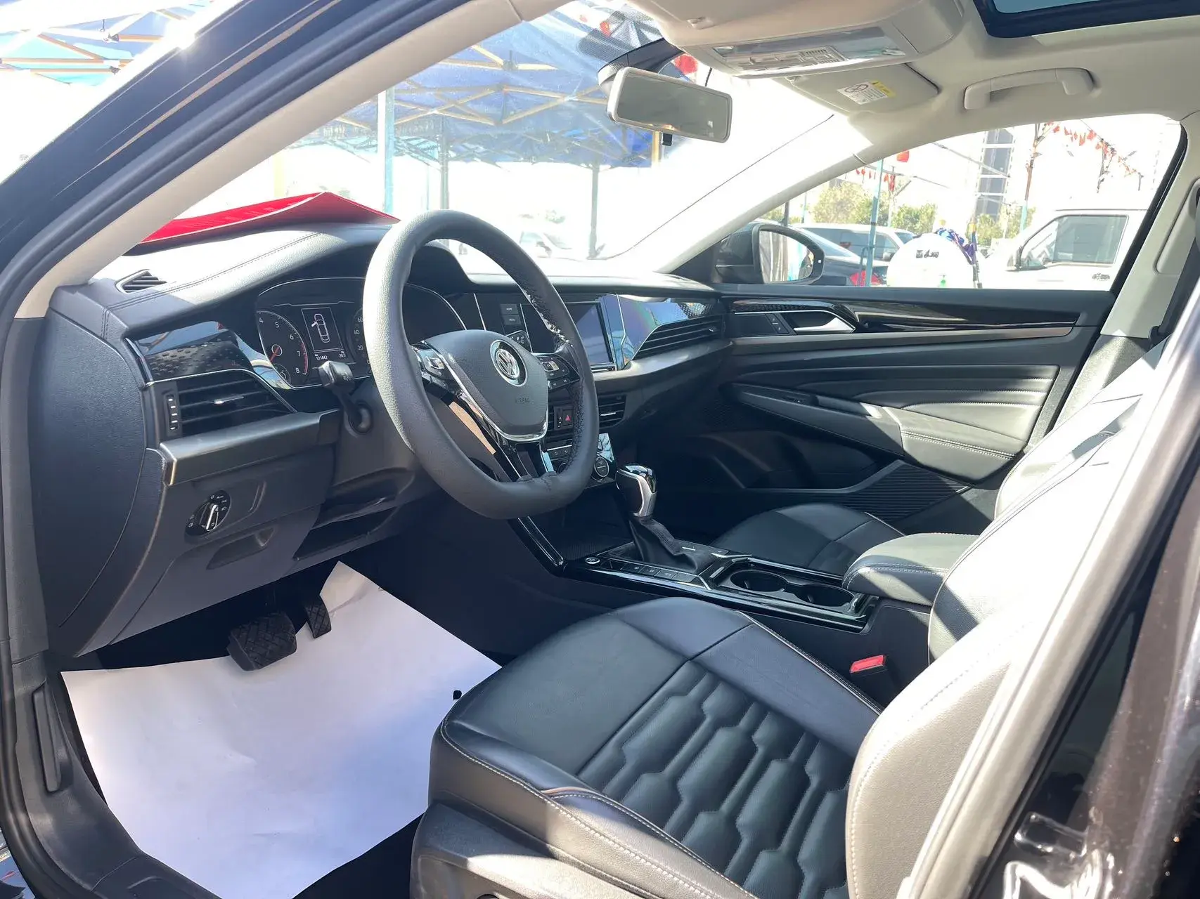 2019 VOLKSWAGEN PASSAT thumbnail 3