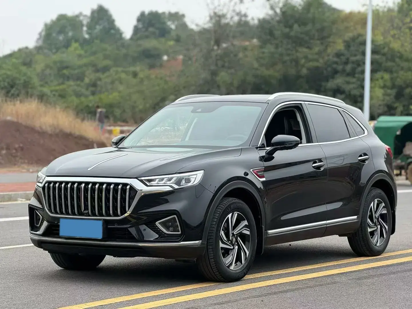 2022 HONGQI HS5 view 1