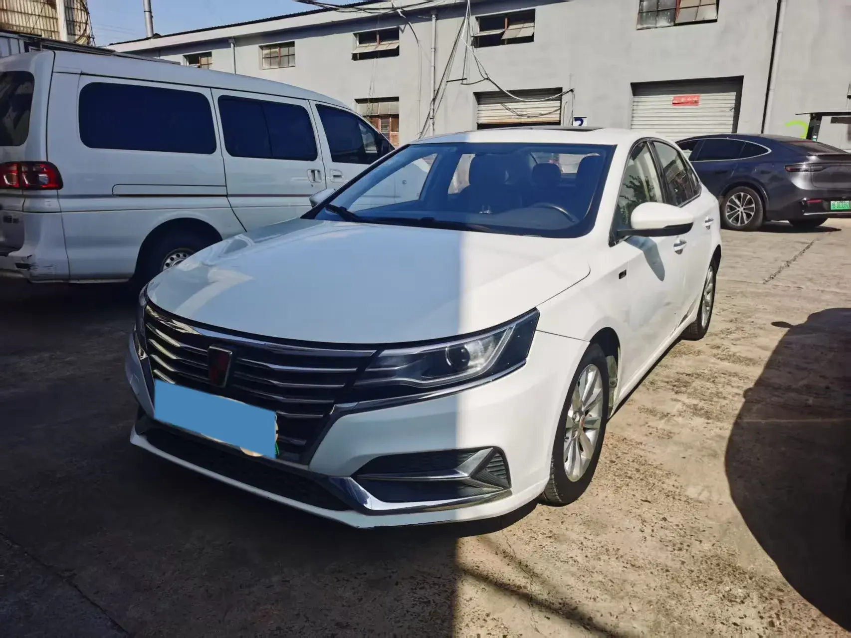2017 ROEWE I6 view 1