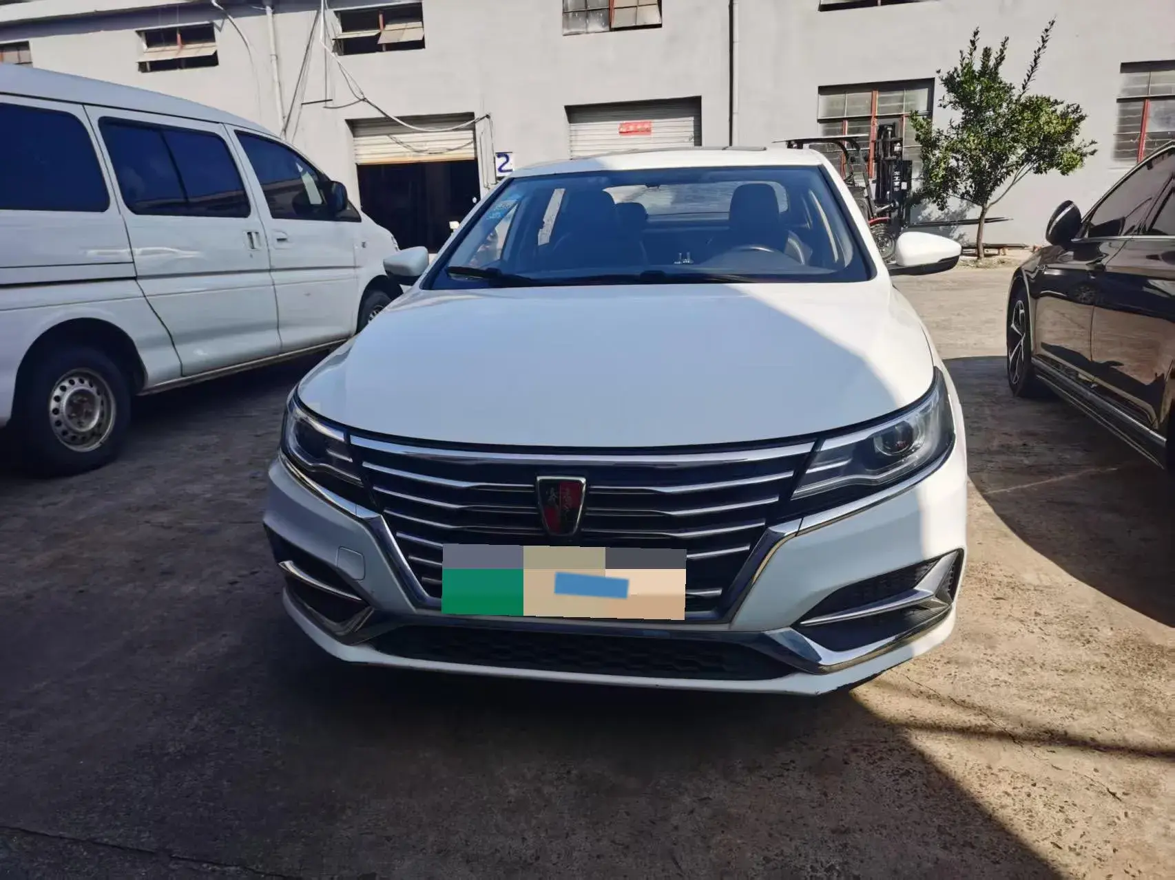 2017 ROEWE I6 thumbnail 2