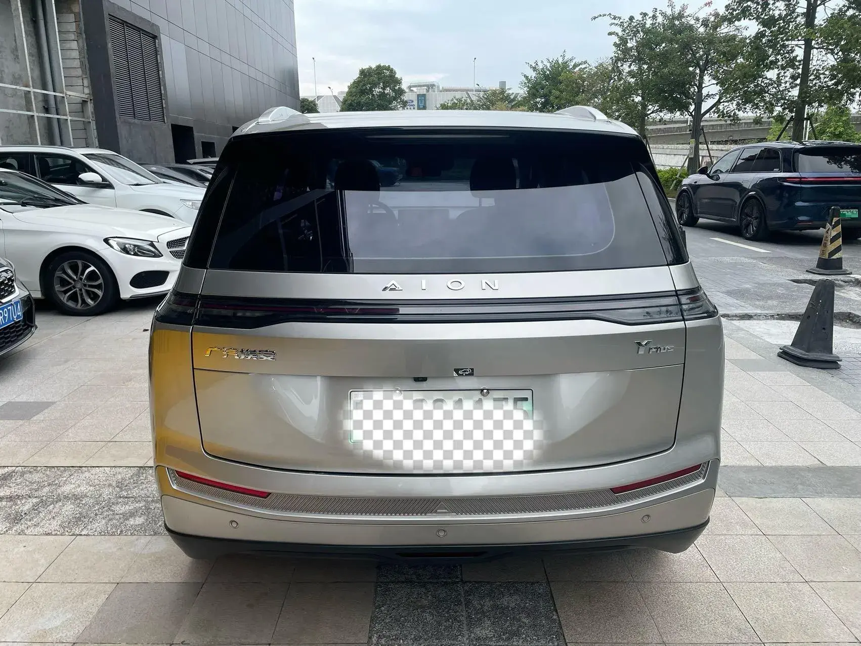 2023 AION Y thumbnail 4