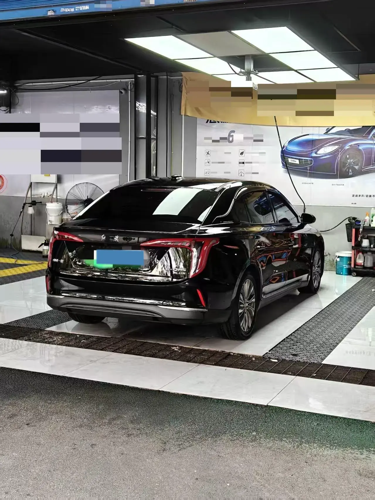 2023 HONGQI E-QM5 thumbnail 2