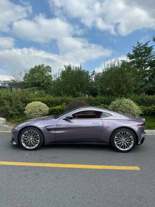 2023 ASTON MARTIN thumbnail 3