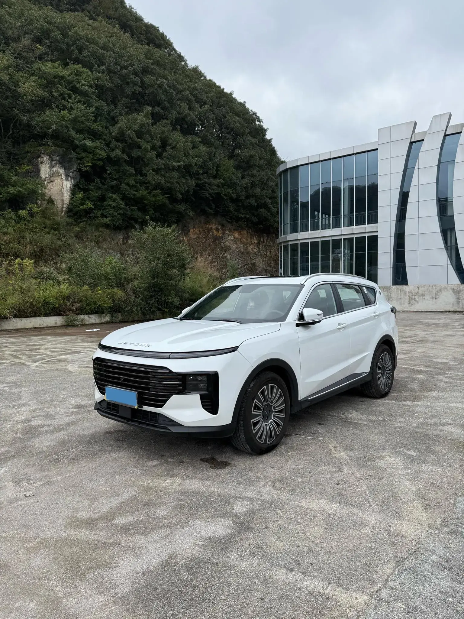 2025 JETOUR X70 view 1