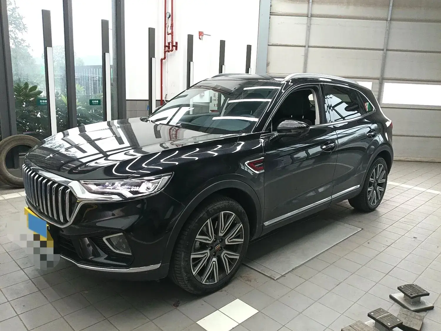 2022 HONGQI HS5 view 1