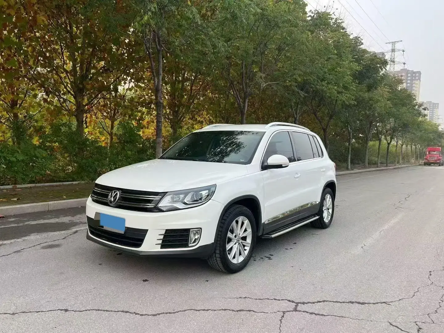 2016 VOLKSWAGEN TIGUAN view 1