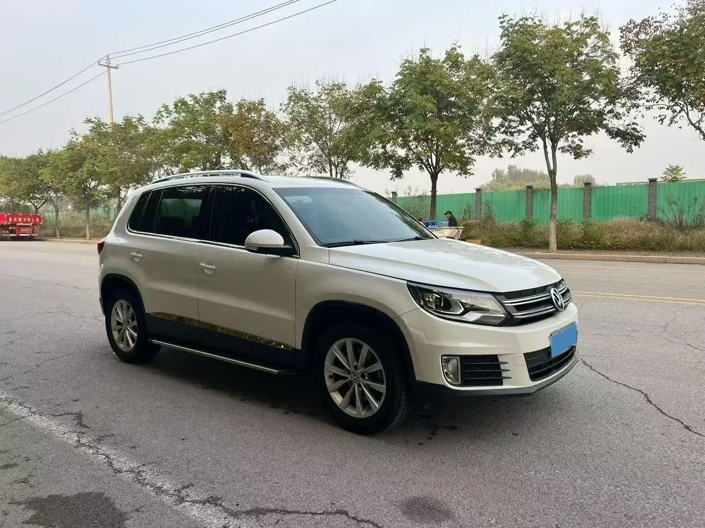 2016 VOLKSWAGEN TIGUAN thumbnail 3