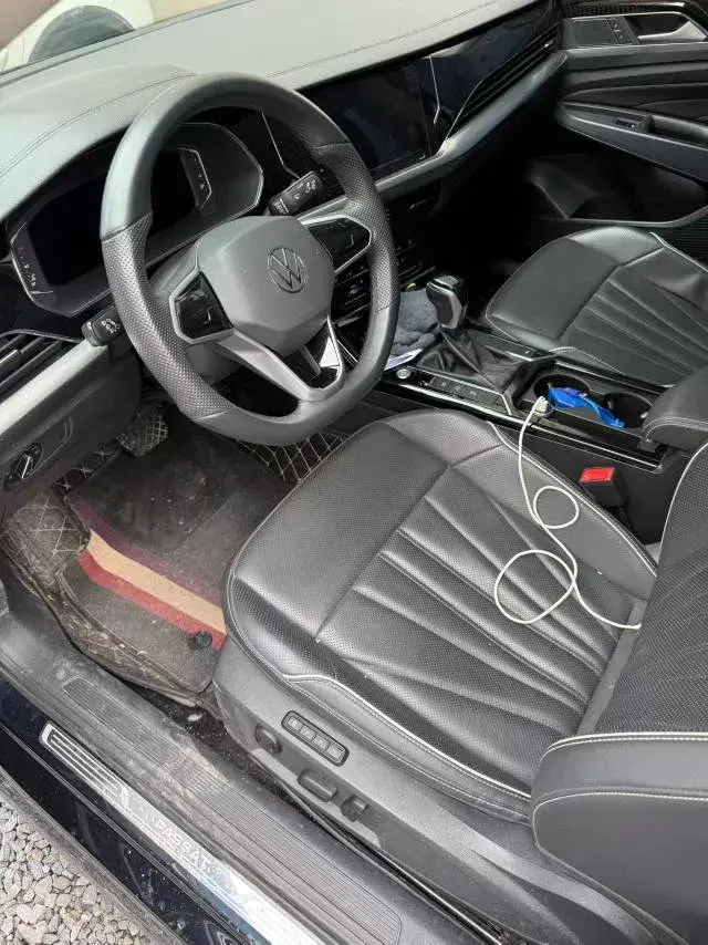 2024 VOLKSWAGEN PASSAT thumbnail 4