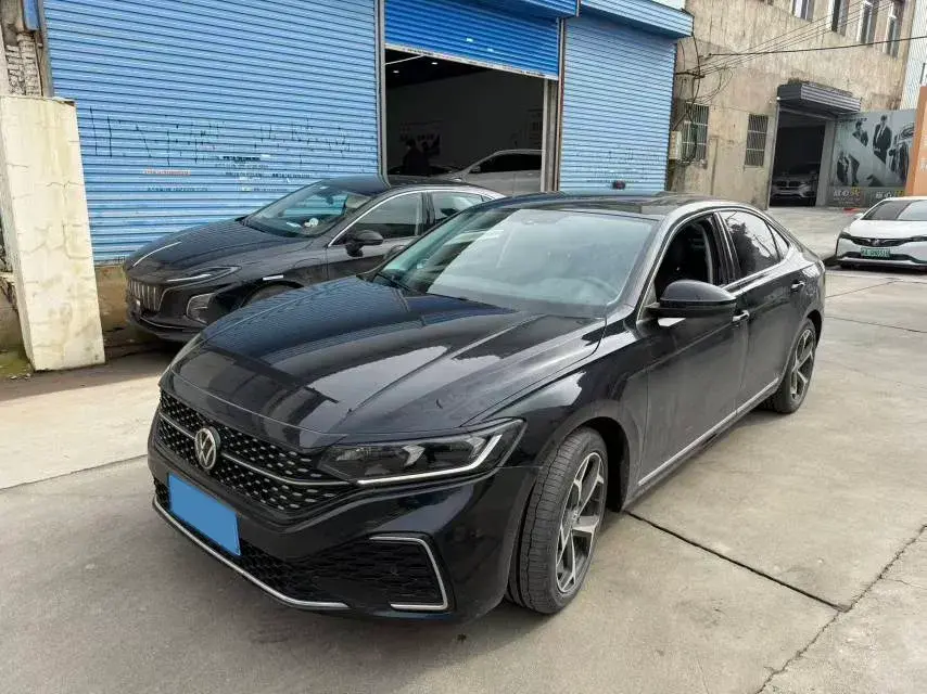 2024 VOLKSWAGEN PASSAT view 1