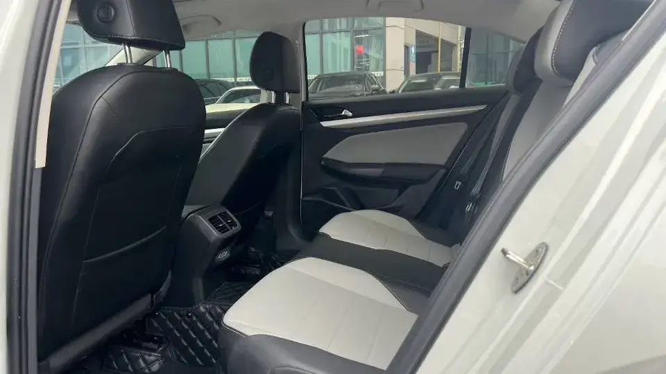 2023 VOLKSWAGEN BORA thumbnail 4