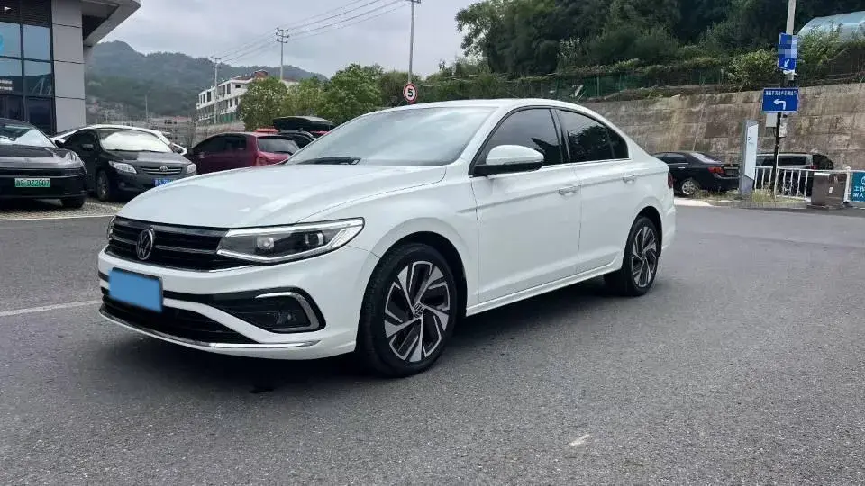 2023 VOLKSWAGEN BORA view 1