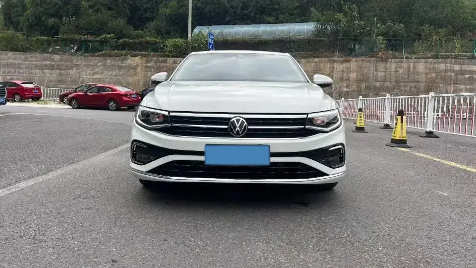 2023 VOLKSWAGEN BORA thumbnail 3