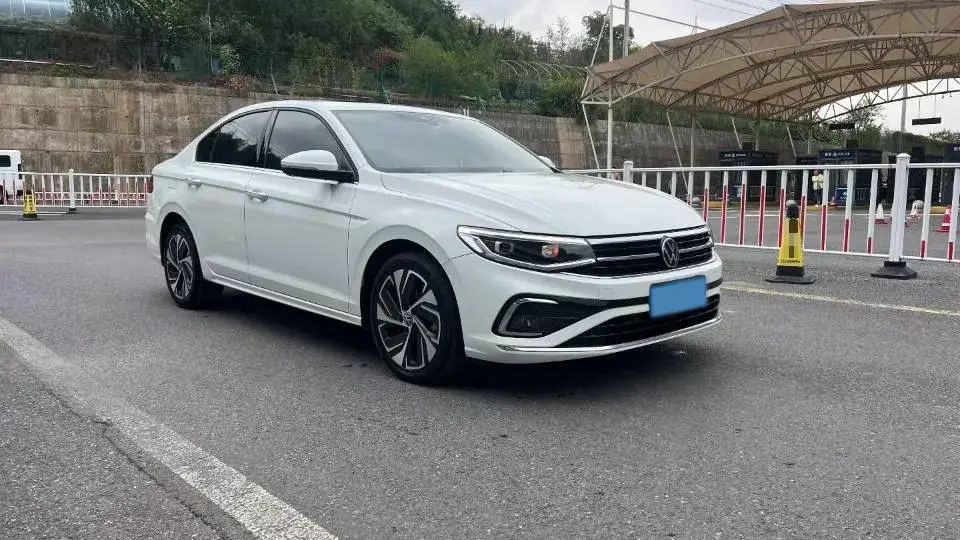 2023 VOLKSWAGEN BORA thumbnail 2