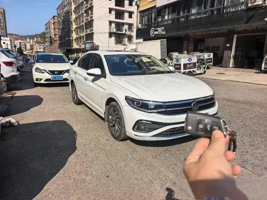 2024 VOLKSWAGEN BORA thumbnail 2