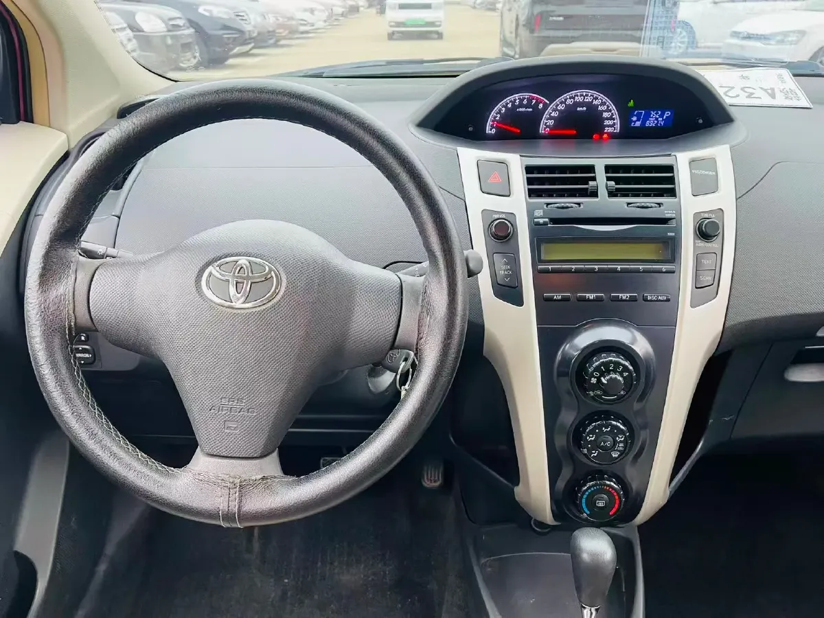 2011 Toyota Yaris 1.6L 118HP L4 4AT,autocango,china used car exporter,china ev exporter,chinese used car exporter,chinese used ev exporter