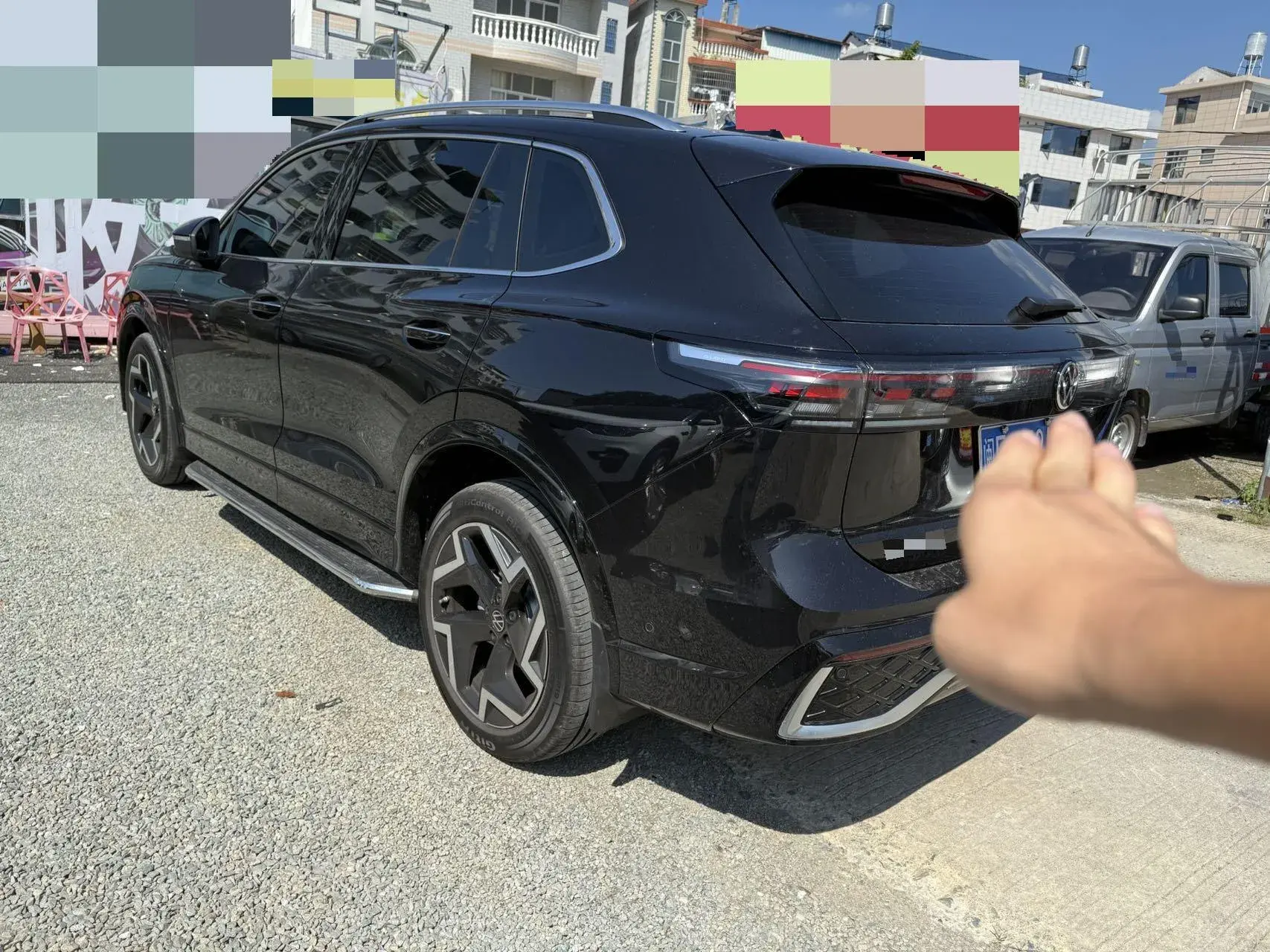 2023 VOLKSWAGEN TIGUAN thumbnail 2