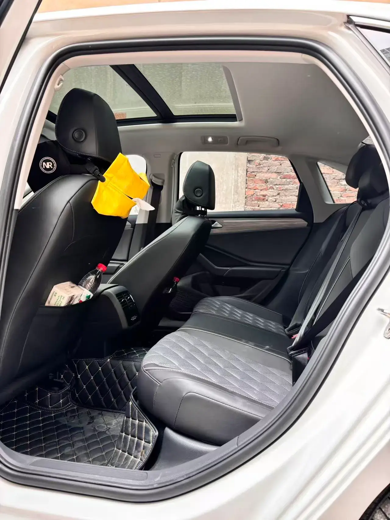 2023 VOLKSWAGEN SAGITAR thumbnail 3