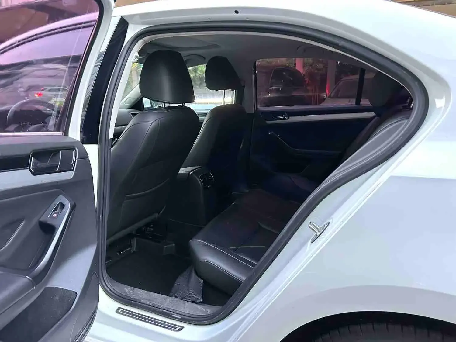 2018 VOLKSWAGEN SAGITAR thumbnail 4