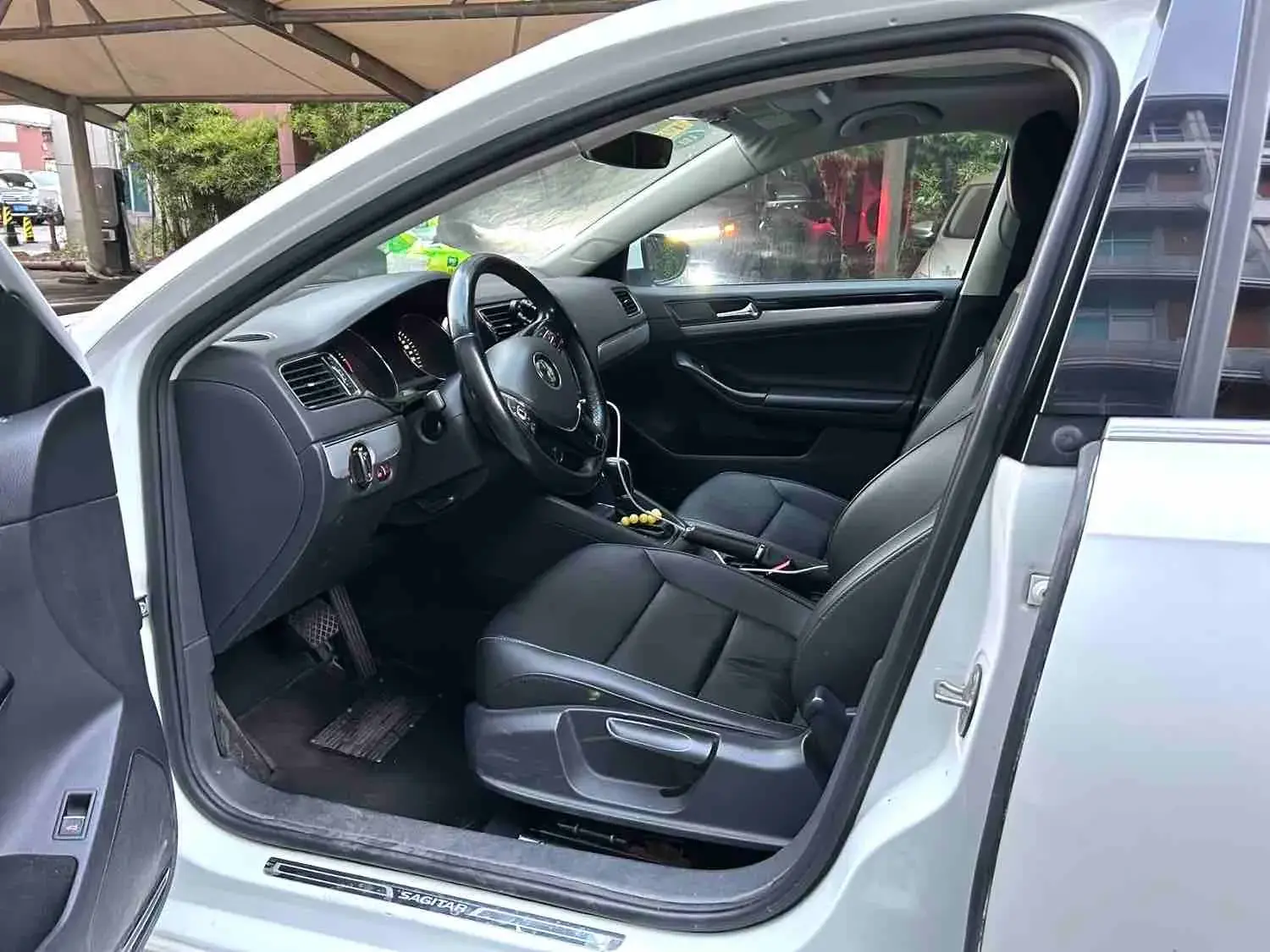 2018 VOLKSWAGEN SAGITAR thumbnail 2