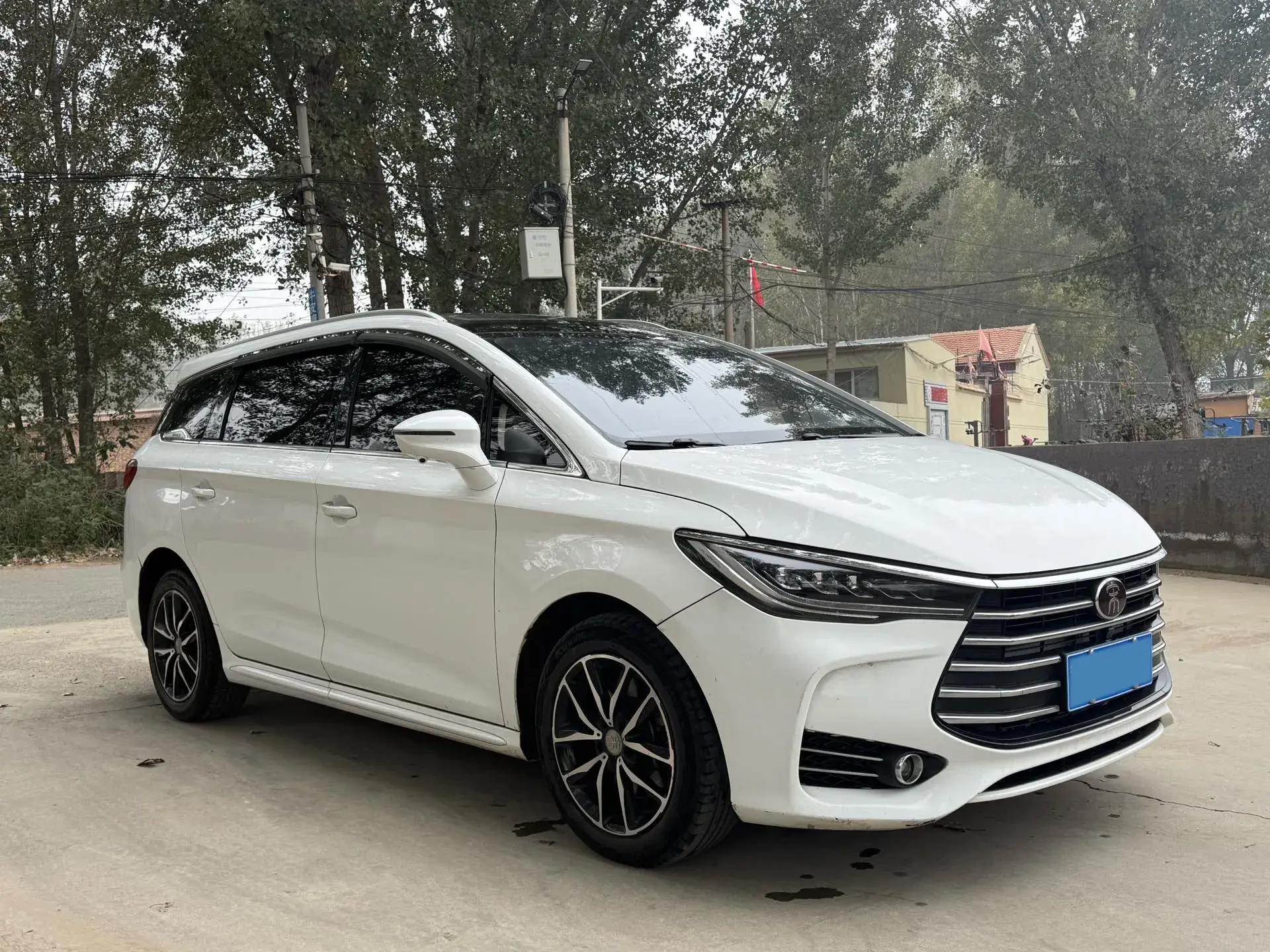 2017 BYD SONG thumbnail 3