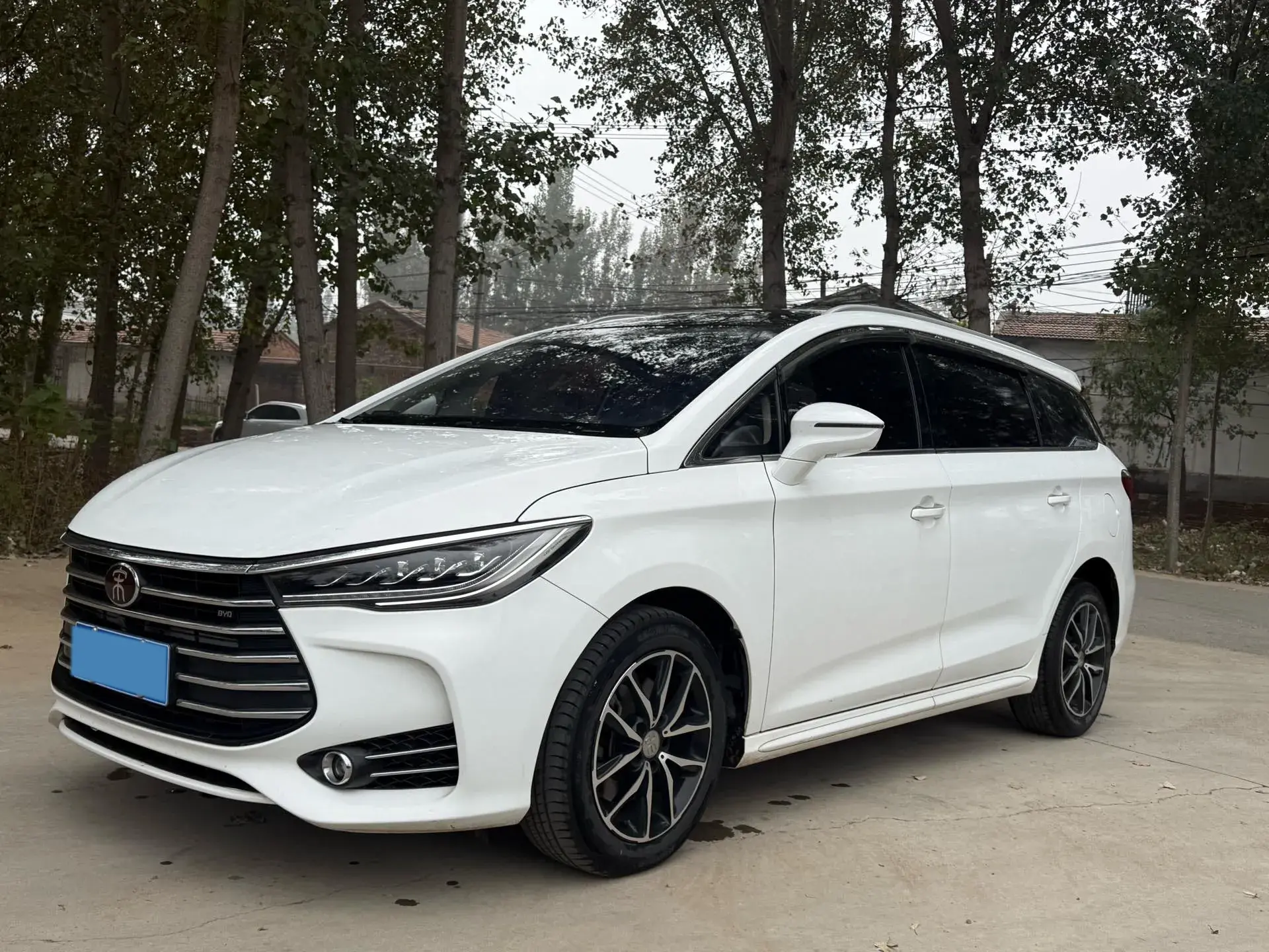2017 BYD SONG view 1