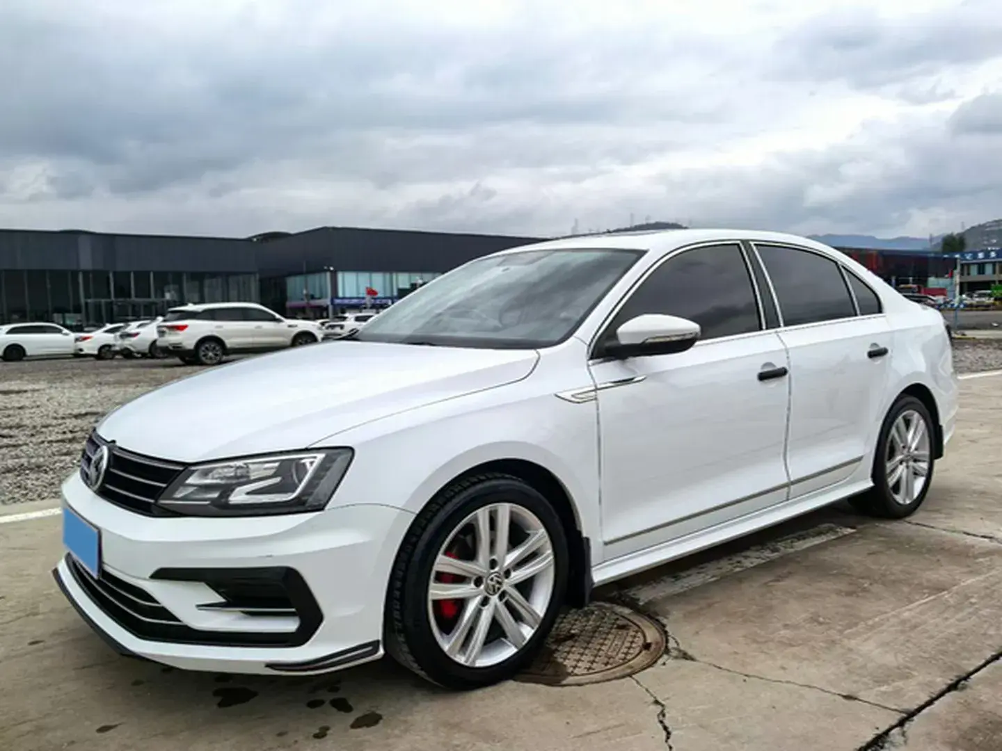 2018 VOLKSWAGEN SAGITAR view 1