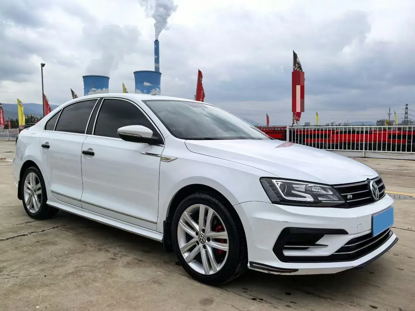 2018 VOLKSWAGEN SAGITAR thumbnail 3