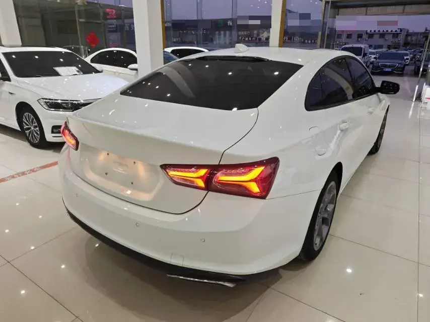 2019 CHEVROLET MALIBU thumbnail 4