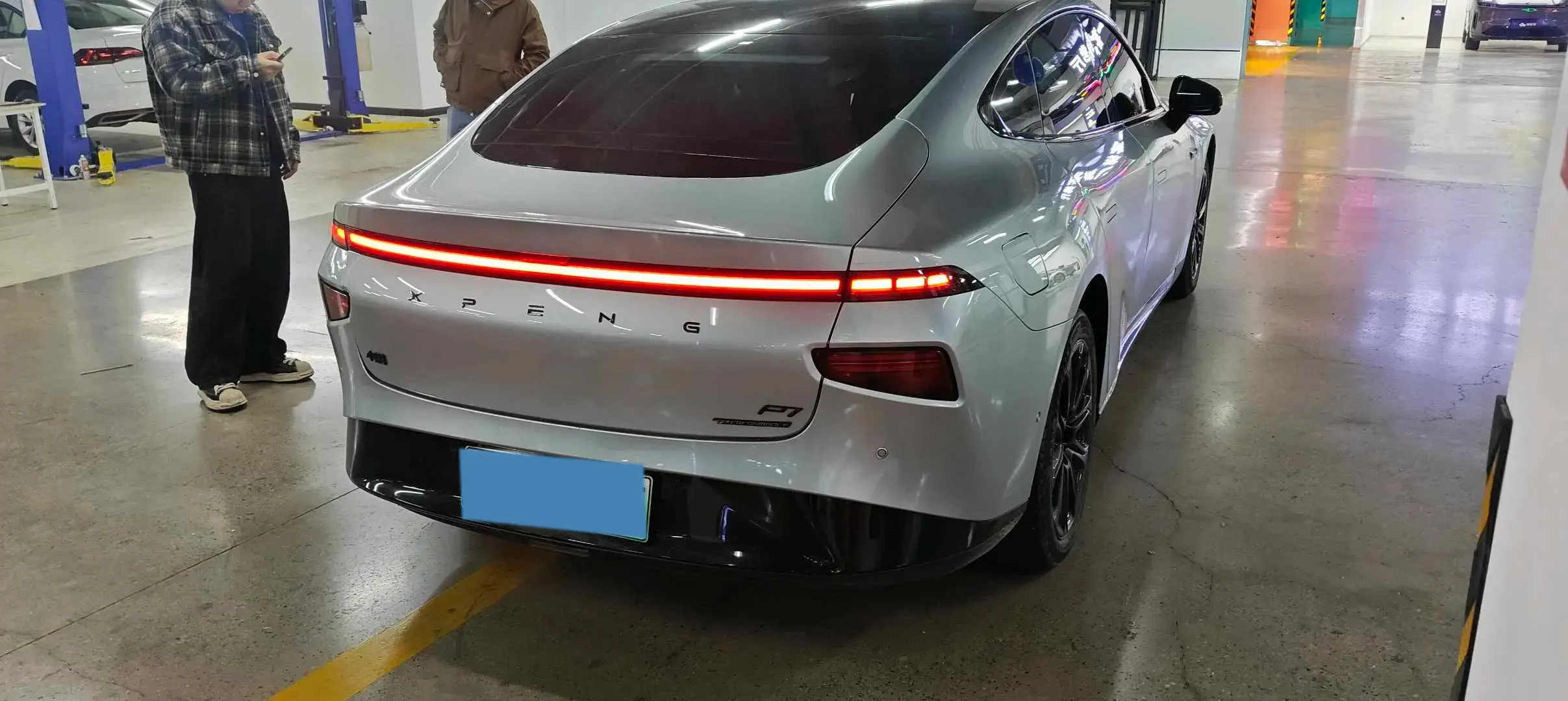 2020 XPENG P7 thumbnail 3